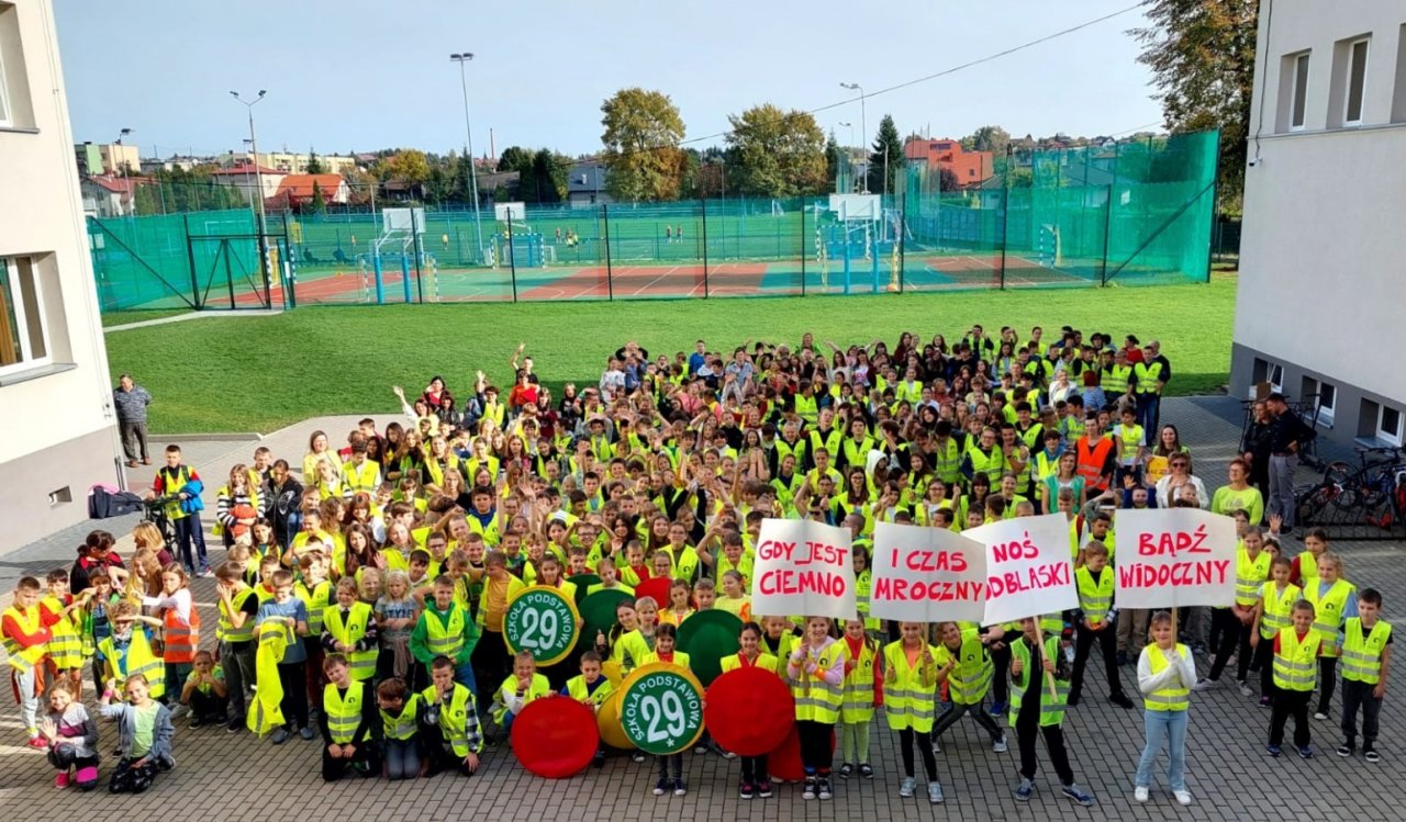 Oni wiedzą jak ważne jest noszenie odblasków. Biorą udział w ogólnopolskim konkursie