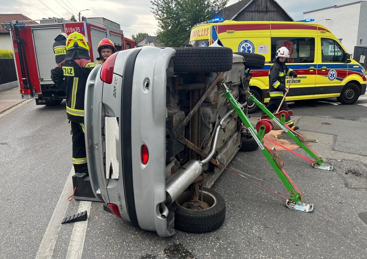 Seniorka uderzyła w słup