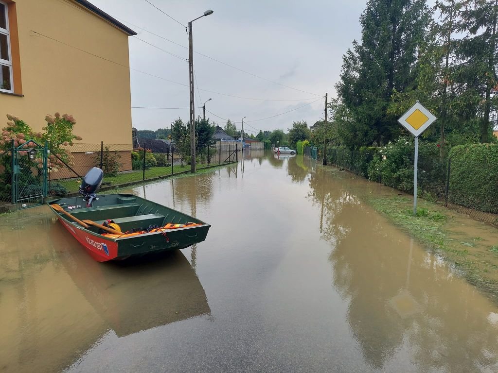 Strażacy wypompowali wodę z Wierzbowej!