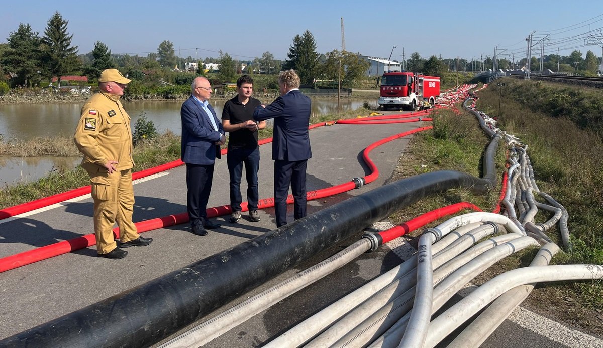 Działania straży trwają. Na miejscu wojewoda śląski