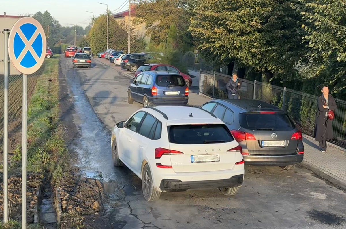 Rodzice chcą ulicy jednokierunkowej. Mieszkańcy niekoniecznie