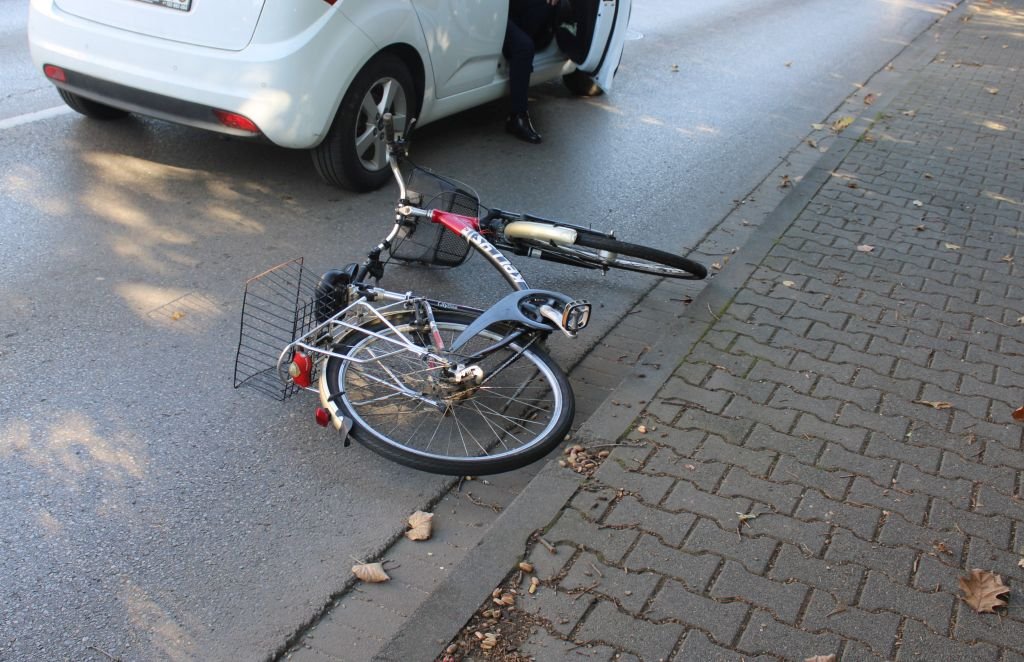 Ona Chciała Skręcić, On Jechać Prosto