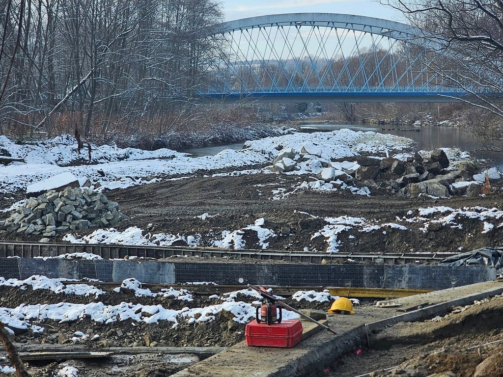 Strażnicy alarmują. Koparki dewastują rzekę!