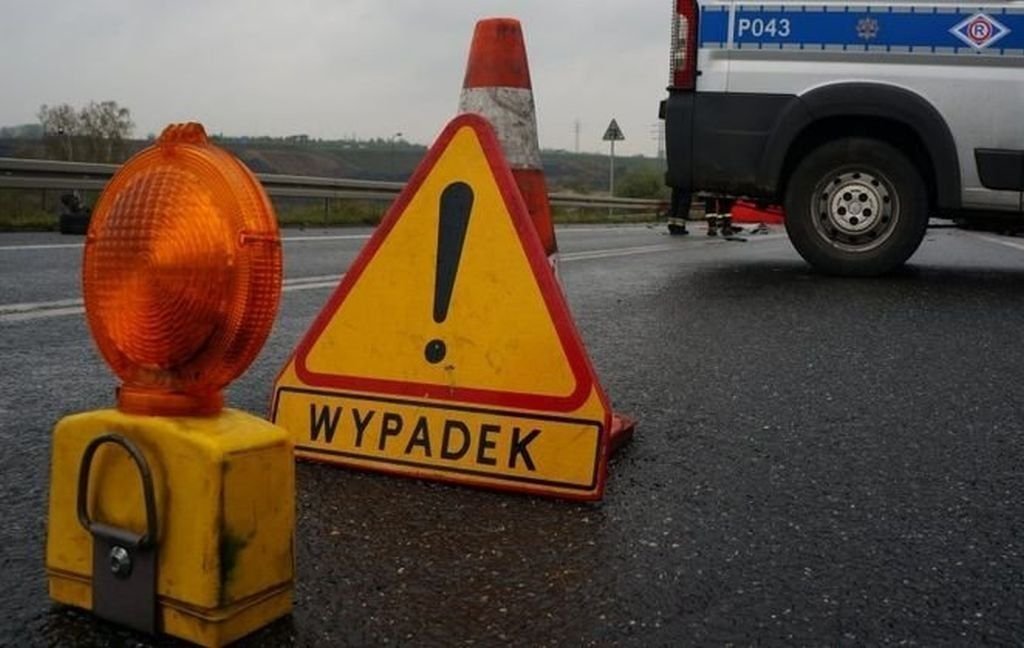 Objazdy W Kobiórze! Był Wypadek, Po Rannych Przyleciał Śmigłowiec