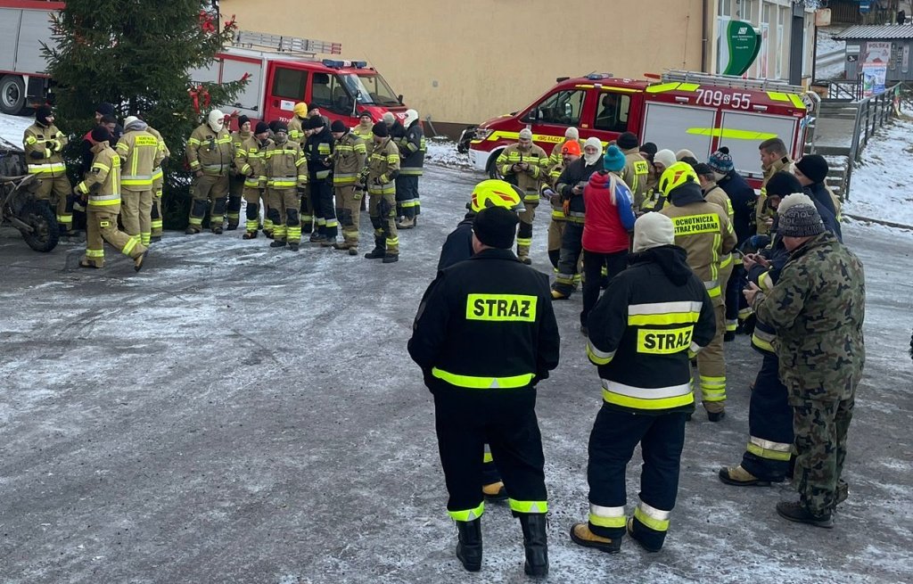 Od Rana Szukają W Terenie