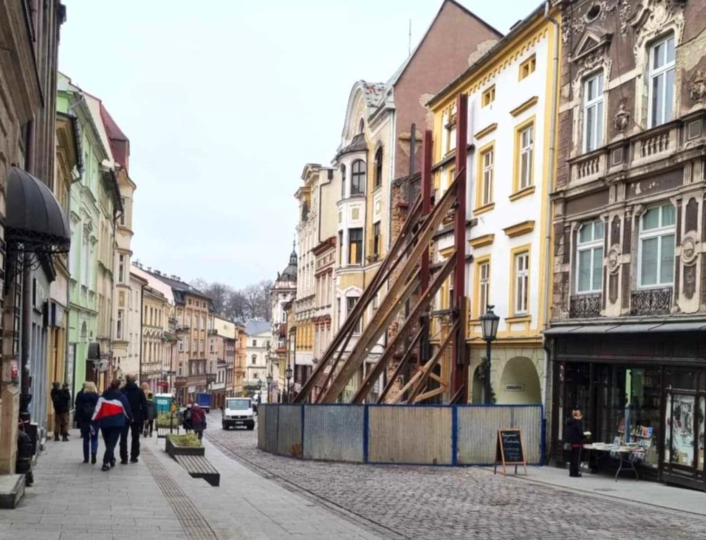 Dwa miesiące po wybuchu w Cieszynie. Piesi mogą swobodnie chodzić po Głębokiej