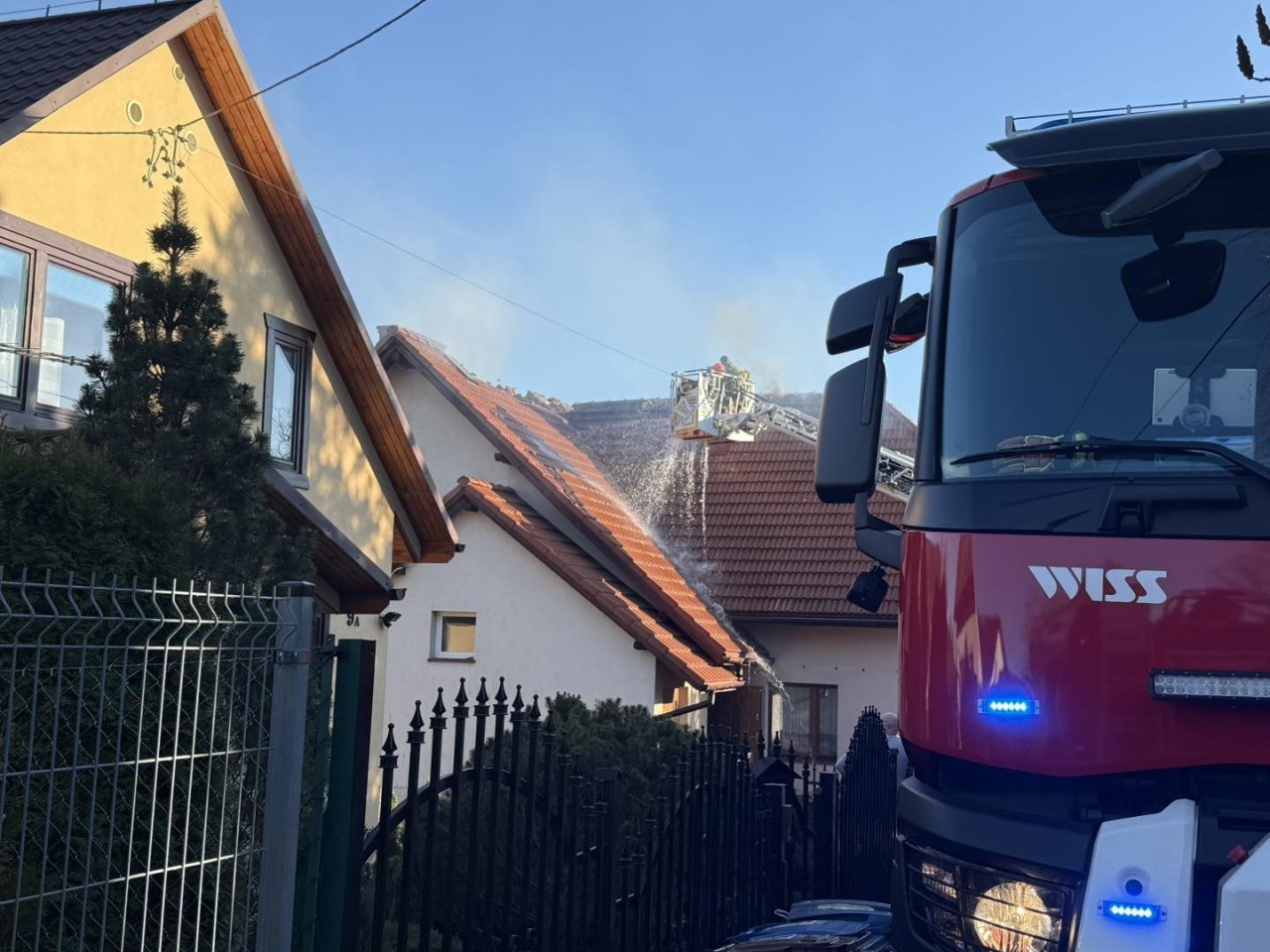 Pożar poddasza w Bielsku-Białej! Strażacy walczyli z ogniem 