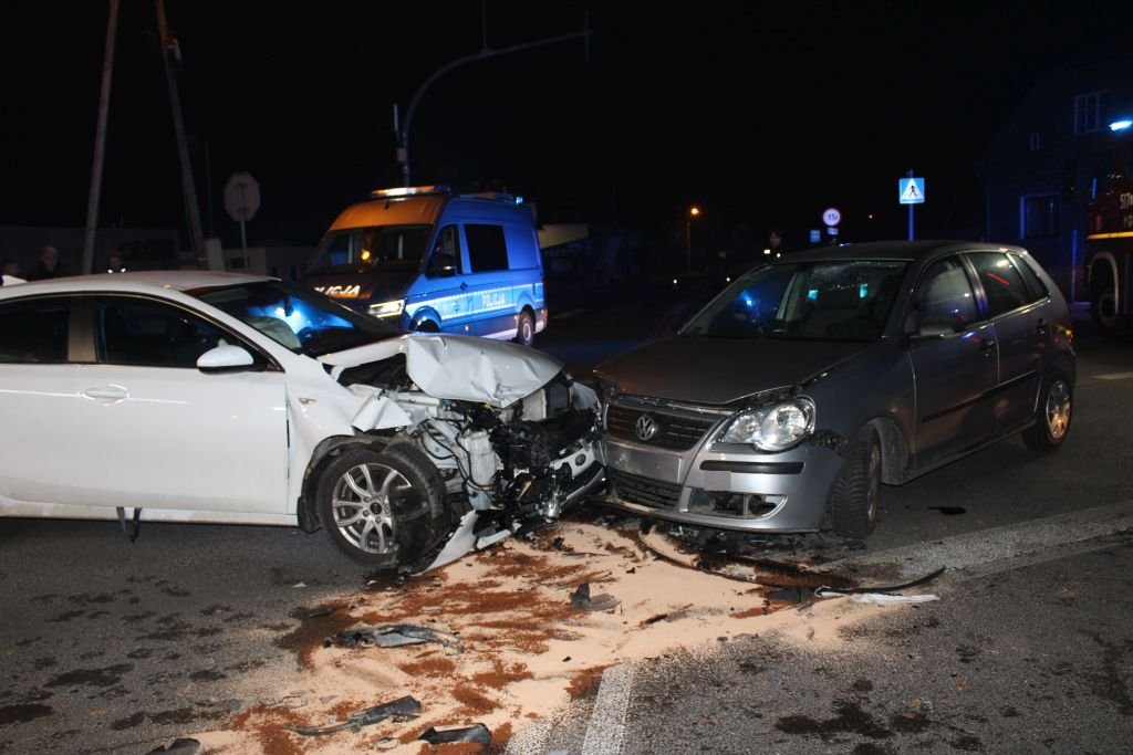 Wymuszenie pierwszeństwa? Kierowca ranny, auto skasowane